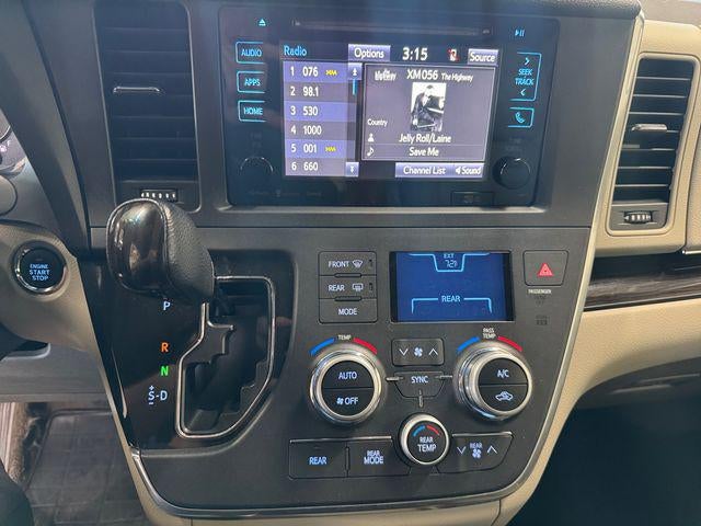 2017 Toyota Sienna XLE 8 Passenger