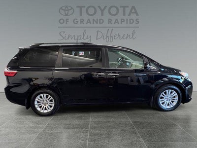 2017 Toyota Sienna XLE 8 Passenger