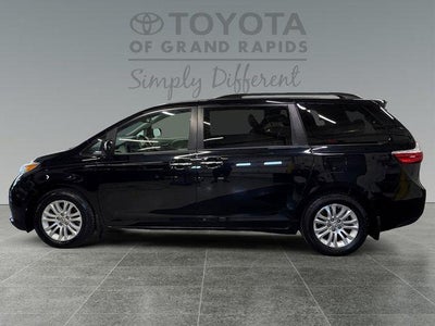 2017 Toyota Sienna XLE 8 Passenger
