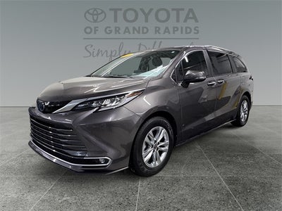2022 Toyota Sienna Limited 7 Passenger