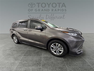 2022 Toyota Sienna Limited 7 Passenger