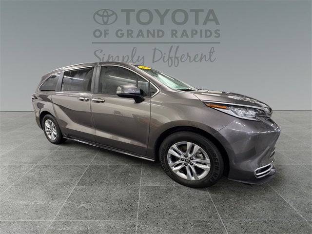 2022 Toyota Sienna Limited 7 Passenger