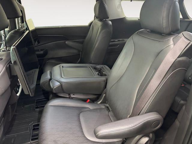 2025 Kia Carnival SX