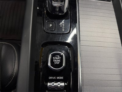 2019 Volvo XC60 Hybrid T8 R-Design