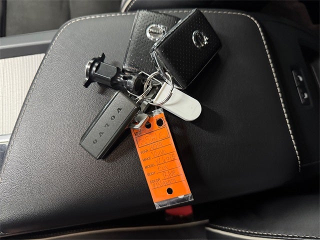 2019 Volvo XC60 Hybrid T8 R-Design