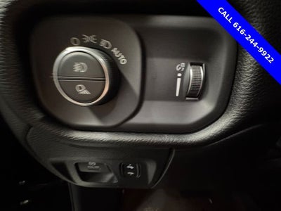 2021 RAM 1500 Big Horn/Lone Star 5.7 Liter V8 Hemi Crew Cab 4WD