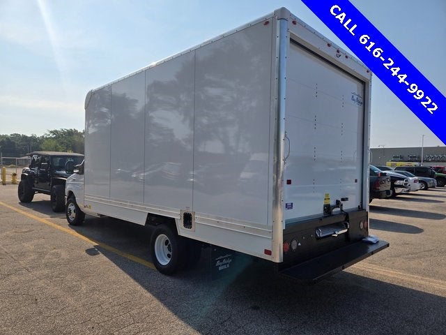 2026 Ford E-350SD Base Cutaway