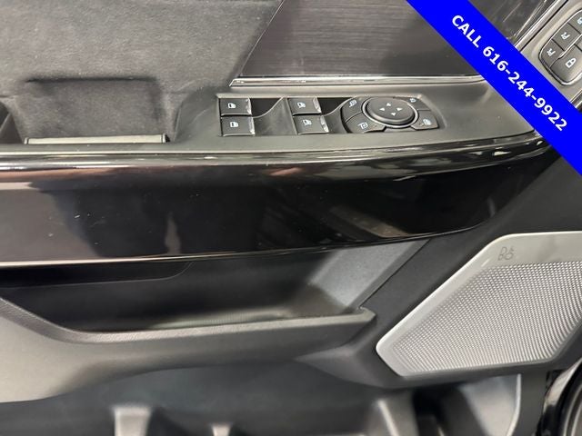 2025 Ford F-150 Lightning Platinum