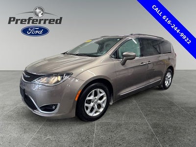 2017 Chrysler Pacifica Touring L 3.6 Liter V6 7 Passenger 3rd Row Seating