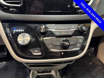 2017 Chrysler Pacifica Touring L 3.6 Liter V6 7 Passenger 3rd Row Seating