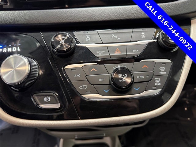 2017 Chrysler Pacifica Touring L 3.6 Liter V6 7 Passenger 3rd Row Seating