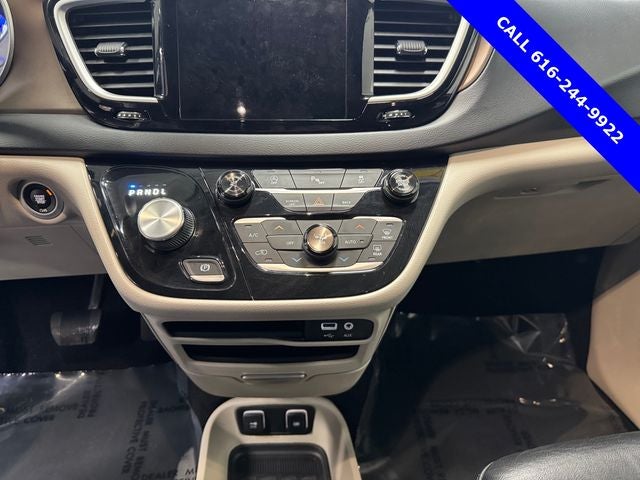 2017 Chrysler Pacifica Touring L 3.6 Liter V6 7 Passenger 3rd Row Seating