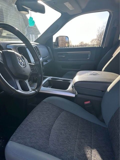 2017 RAM 1500 Big Horn 5.7 Liter V8 Hemi Crew Cab 4WD