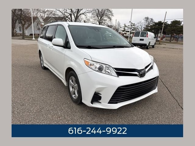 2018 Toyota Sienna LE 7 Passenger