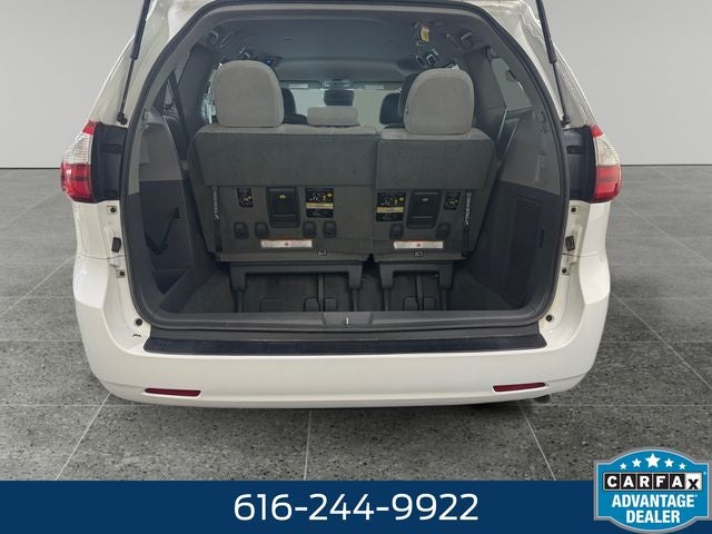 2018 Toyota Sienna LE 3.5 Liter V6 7 Passenger 3rd Row Seating