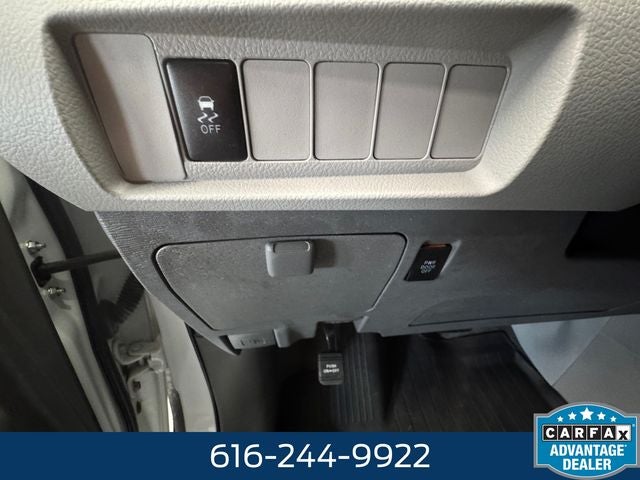 2018 Toyota Sienna LE 3.5 Liter V6 7 Passenger 3rd Row Seating