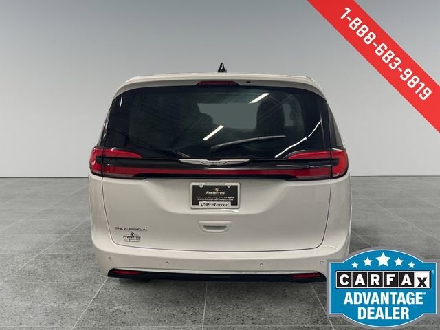 2024 Chrysler Pacifica Hybrid Select