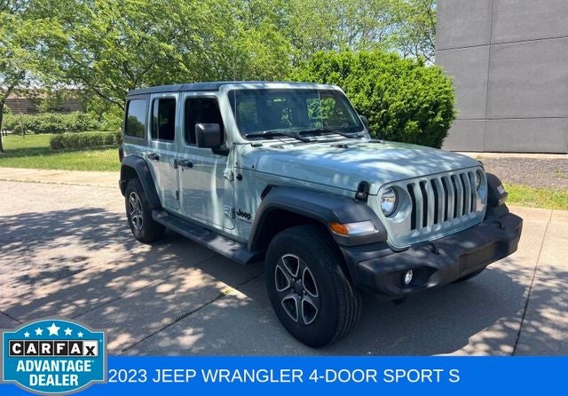 2023 Jeep Wrangler Sport S's photo