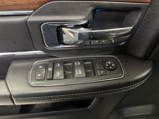 2016 RAM 1500 Laramie 5.7 Liter V8 Hemi Crew Cab 4WD