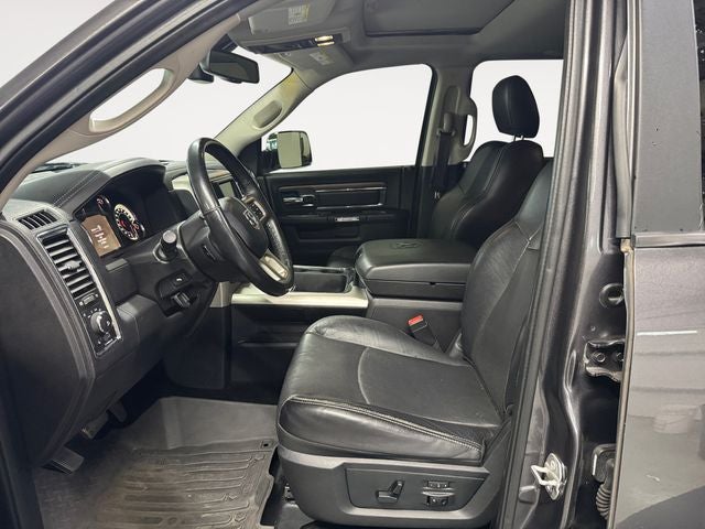 2016 RAM 1500 Laramie 5.7 Liter V8 Hemi Crew Cab 4WD