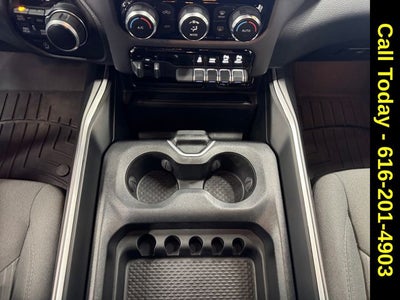 2022 RAM 1500 Big Horn Crew Cab 4x4 5'7' Box