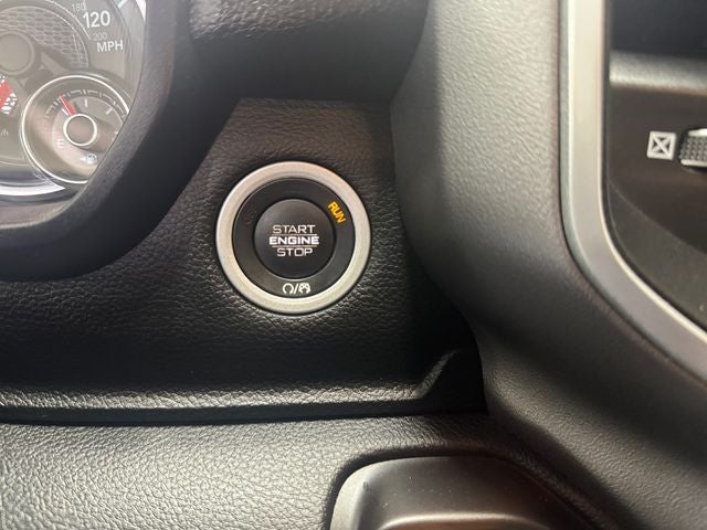 2020 RAM 1500 Big Horn Crew Cab 4x4 5'7' Box