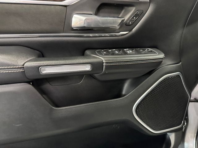 2020 RAM 1500 Laramie Crew Cab 4x4 5'7' Box