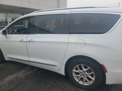 2020 Chrysler Pacifica Touring L 3.6 Liter V6 7 Passenger 3rd Row Seating