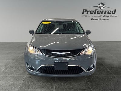 2020 Chrysler Pacifica Touring 3.6 Liter V6 7 Passenger 3rd Row Seating