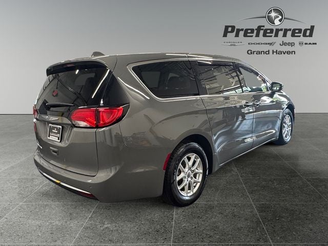2020 Chrysler Pacifica Touring 3.6 Liter V6 7 Passenger 3rd Row Seating