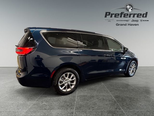 2024 Chrysler Pacifica Touring L AWD