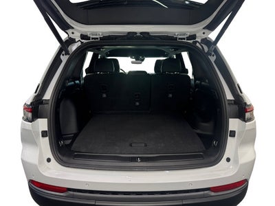 2027 Jeep Grand Cherokee Laredo Altitude
