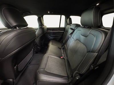 2027 Jeep Grand Cherokee Laredo Altitude