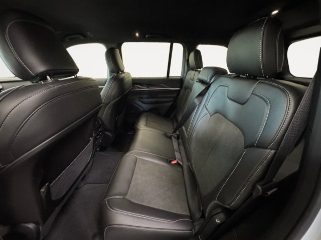 2027 Jeep Grand Cherokee Laredo Altitude