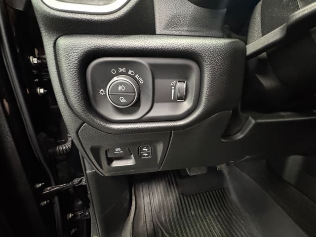 2020 RAM 1500 Big Horn Crew Cab 4x4 5'7' Box