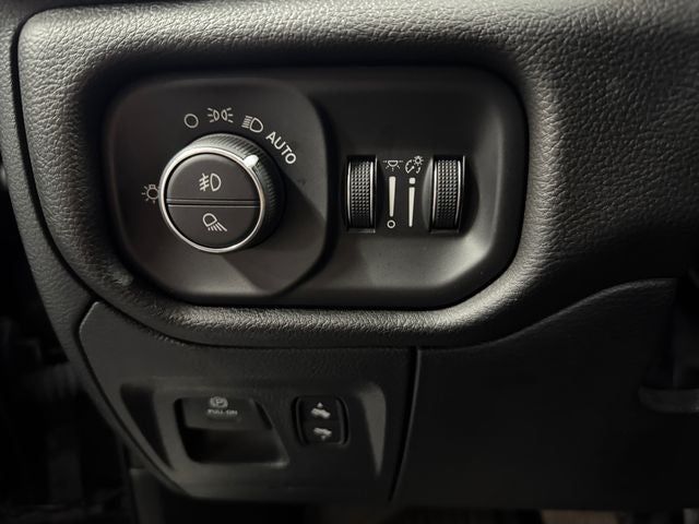 2023 RAM 1500 Laramie Crew Cab 4x4 5'7' Box