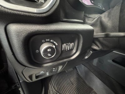 2020 RAM 1500 Laramie 5.7 Liter V8 Hemi Crew Cab 4WD