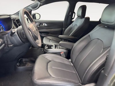 2027 Chrysler Pacifica PACIFICA SELECT AWD