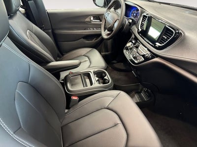 2027 Chrysler Pacifica PACIFICA SELECT AWD