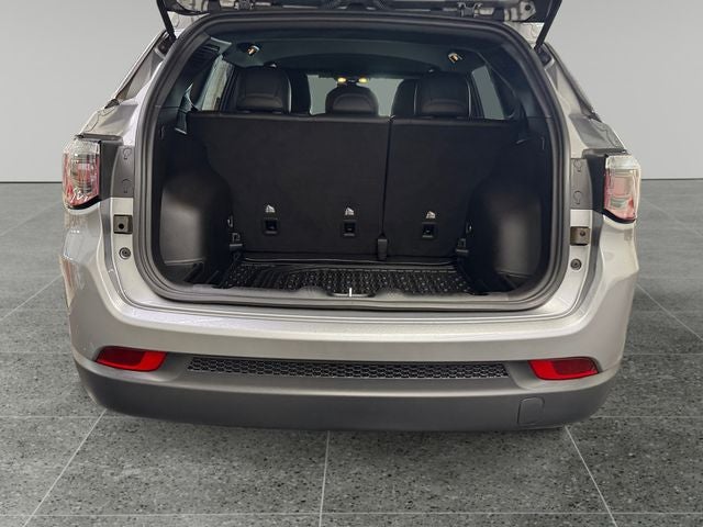 2023 Jeep Compass Latitude Lux FWD