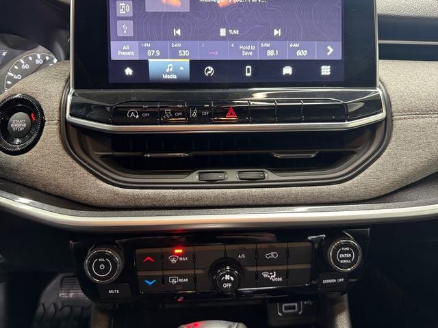 2023 Jeep Compass Latitude Lux FWD