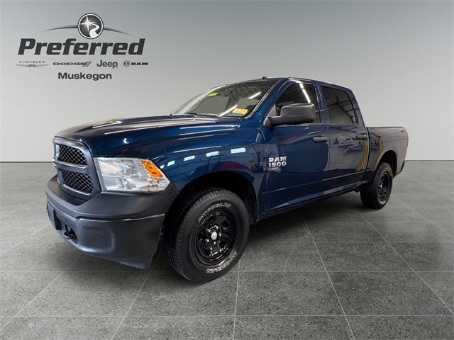 2020 RAM 1500 Classic Tradesman Crew Cab 4x4 5'7' Box