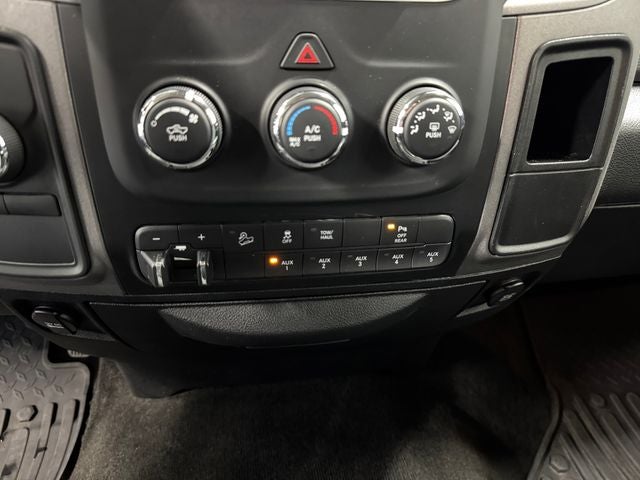 2017 RAM 2500 Tradesman Crew Cab 4x4 6'4' Box