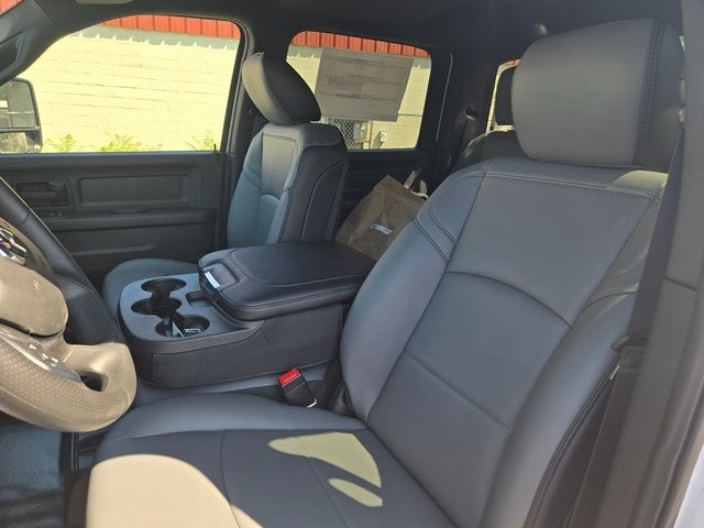 2025 RAM Ram 3500 Chassis Cab RAM 3500 TRADESMAN CREW CAB CHASSIS 4X4 60' CA