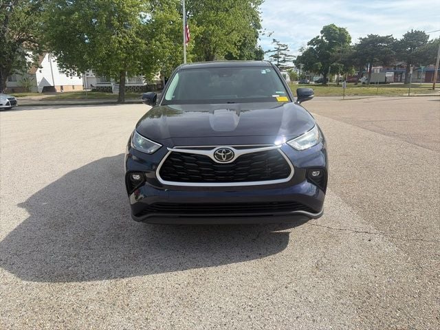 2022 Toyota Highlander LE