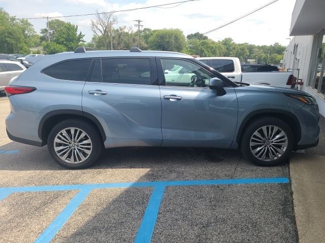 2023 Toyota Highlander Platinum