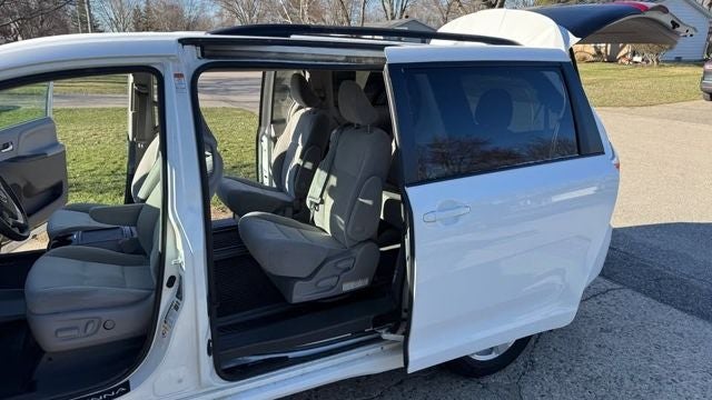 2019 Toyota Sienna LE 8 Passenger