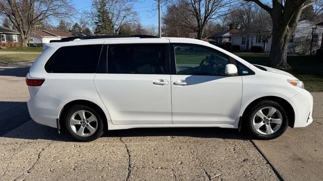 2019 Toyota Sienna LE 8 Passenger