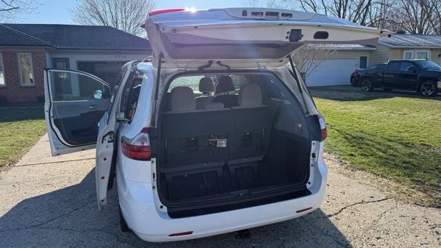 2019 Toyota Sienna LE 8 Passenger