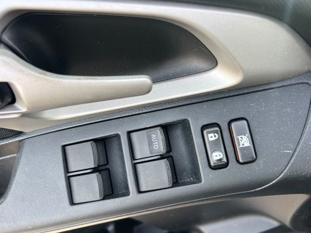 2010 Pontiac Vibe Base